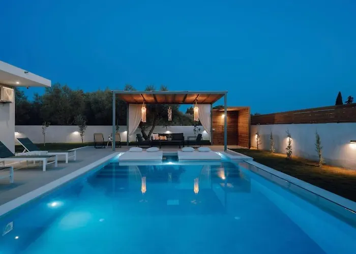 Xenia, Relaxing Private Pool & Hydromassage By Mindyourvilla *