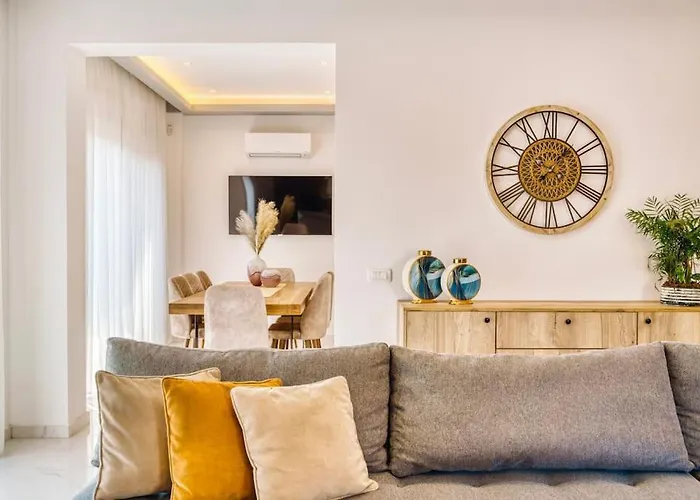 Xenia, Relaxing Private Pool & Hydromassage By Mindyourvilla Villa