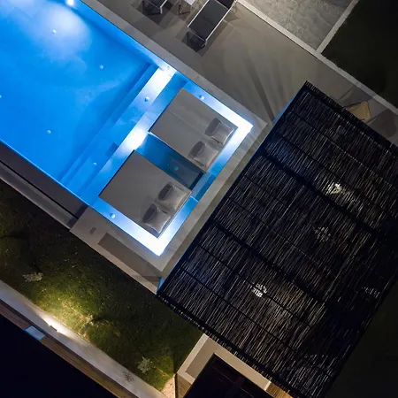 Xenia, Relaxing Pool *