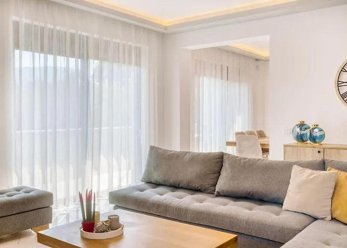 Xenia, Relaxing Private Pool & Hydromassage By Mindyourvilla Gaitani