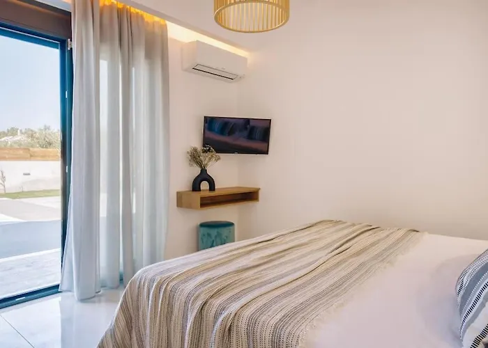 Xenia, Relaxing Private Pool & Hydromassage By Mindyourvilla Willa *